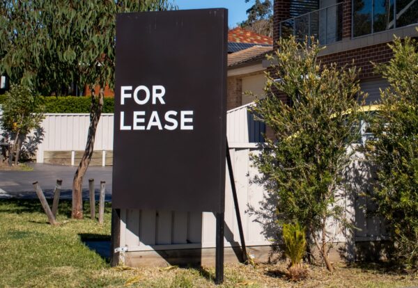 for-lease-sign-near-residential-building-house-re-2022-11-15-14-05-03-utc