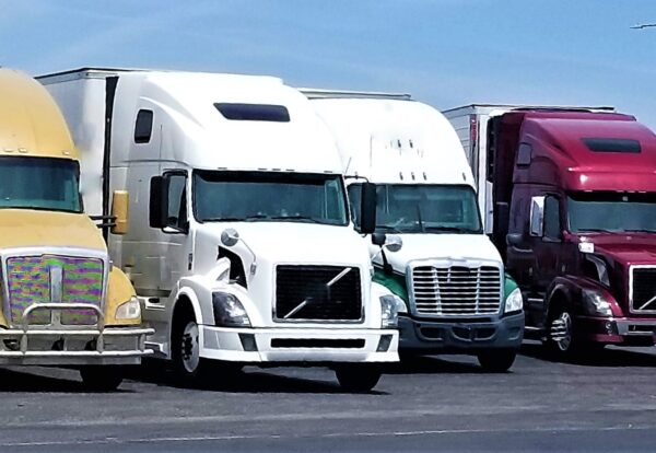 trucking-big-rigs-2022-11-08-05-39-34-utc